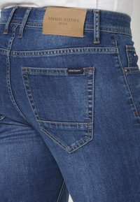Koroshi BERMUDA COWBOY STRECTH  - Kratke hlače od trapera - azul med medium blue