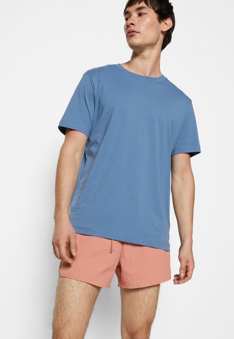 Herren Trainingsanzüge | Weekday TAN STRUCTURE SWIM Shorts dusty red/rot - JI22014 Herren Trainingsanzüge | Weekday TAN STRUCTURE SWIM Shorts dusty red/rot - JI22014
