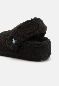 Crocs CLASSIC COZZZY UNISEX - Šlepetės - black