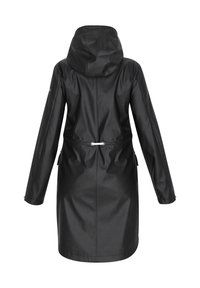 Czarny płaszcz przeciwdeszczowy z kapturem, długimi rękawami, talią regulowaną sznurkiem oraz gładkim, wodoodpornym materiałem. Charakteryzuje się prostymi liniami i średniej długości krojem.