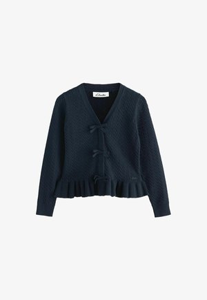 Cardigan de punto azul marino con trenza, cuello en V, tres cierres delanteros con lazos, mangas largas y bajo con volantes, de la marca Clarks.