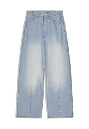 Lyseblå og hvide bukser med brede ben og lodrette striber, forlommer og knaplukning.