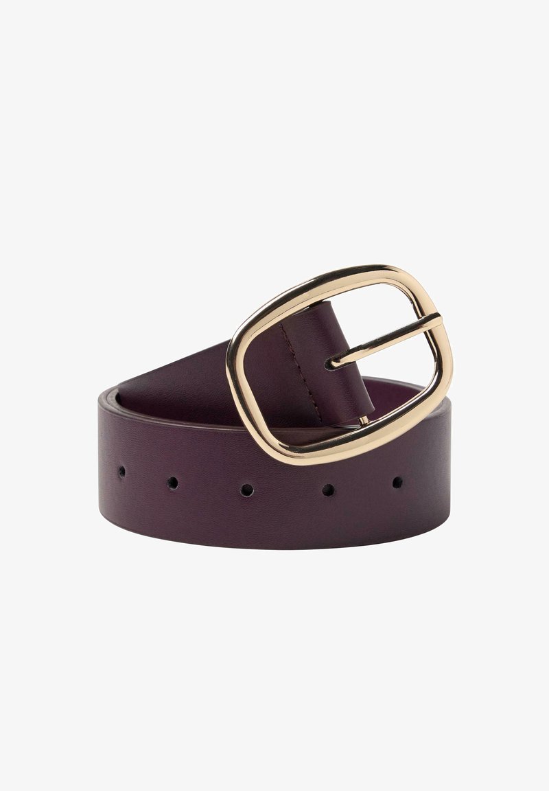Ceinture en cuir violet avec une large boucle rectangulaire dorée et plusieurs trous pour un ajustement. Texture lisse, design moderne.