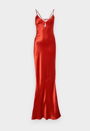 Vestido maxi de seda vermelha com corpete justo, alças finas ajustáveis e um recorte em forma de chave na gola. Textura suave e elegante.