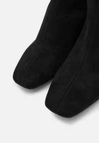Les Tropeziennes par M Belarbi Botas de tacón - black