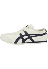Sneakers in tela con tomaia crema, righe blu navy, punta arrotondata, suola in gomma e design minimalista. Presentano occhielli per i lacci.
