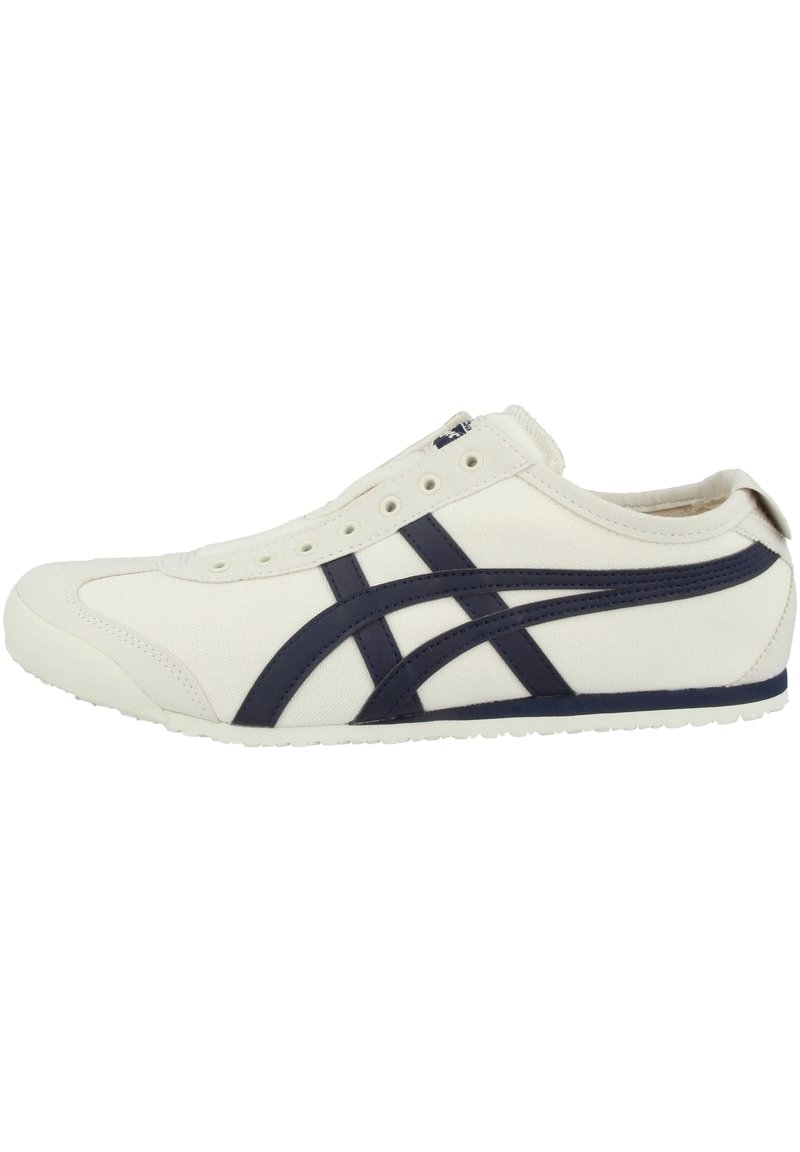 Sneakers in tela con tomaia crema, righe blu navy, punta arrotondata, suola in gomma e design minimalista. Presentano occhielli per i lacci.