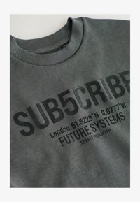 Neselectat, charcoal grey subscribe