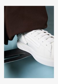 Επιλέχθηκε, white