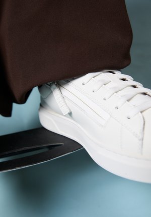 KIERAN TENN - Baskets basses - white