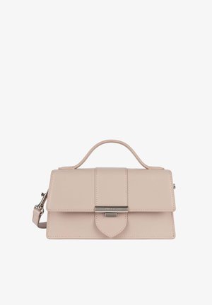 Sac structuré en cuir rose doux, avec une anse supérieure et une bandoulière amovible. Quincaillerie en argent et détail de fermeture à rabat.