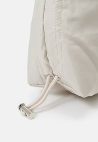 Thumbnail Image 5