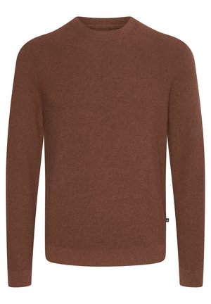 Maglione lavorato a maglia marrone con scollatura rotonda, maniche lunghe e texture a coste. Presenta un design semplice senza decorazioni.