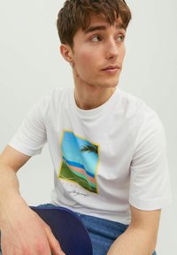 Jack & Jones JORTULUM LANDSCAPE CREW NECK - T-shirts print - bright white