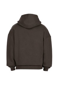 Felpa oversize marrone scuro con polsini e orlo a costine, vista da dietro su uno sfondo bianco.