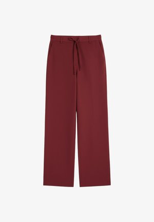 Pantaloni color bordeaux a gamba larga con tasche frontali, passanti per cintura e chiusura con laccio in vita, mostrati distesi su uno sfondo bianco.