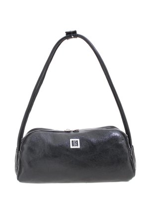 Schwarze Leder-Umhängetasche mit langem Riemen, rechteckiger Form, silbernem Reißverschluss und kleiner AS98-Logo-Plakette mittig auf der Vorderseite.