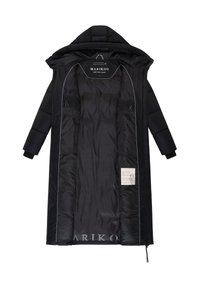 Manteau noir rembourré long posé à plat, ouvert pour montrer la doublure intérieure lisse, les poches intérieures, l'étiquette de marque au niveau du col et l'étiquette d'entretien sur le côté inférieur intérieur.