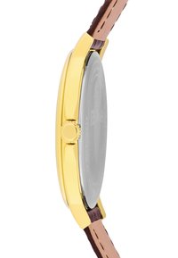 Vista laterale di un orologio con cassa dorata, retro argentato, corona e cinturino in pelle marrone con dettagli di cucitura.