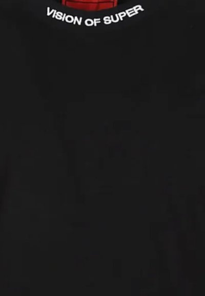 T-shirt nera in cotone con design a girocollo. Presenta la scritta bianca "VISION OF SUPER" sul colletto. Tessuto morbido, vestibilità standard.