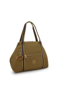 Sac de voyage vert olive avec deux poignées à rayures bleues, poche zippée à l'avant et un accessoire en forme de singe en porte-clés. Possède un tissu texturé.