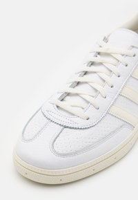 adidas Originals HANDBALL SPEZIAL - Sapatilhas - footwear white/off-white