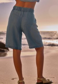 Next BERMUDA - REGULAR FIT - Farmer rövidnadrágok - blue