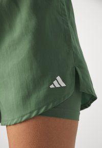adidas Performance W MIN 2IN1 SHO - Sportiniai šortai - preloved green