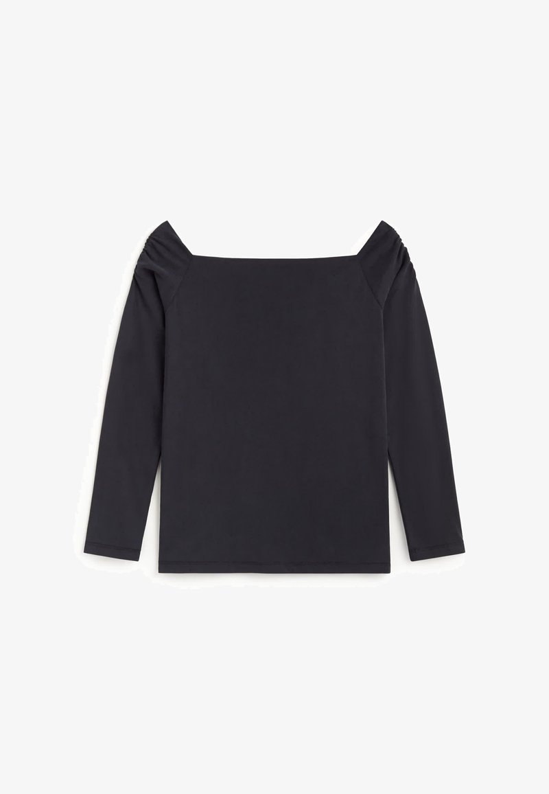 Haut noir à manches longues avec un large décolleté carré et de légères fronces aux épaules, présenté à plat sur un fond blanc.