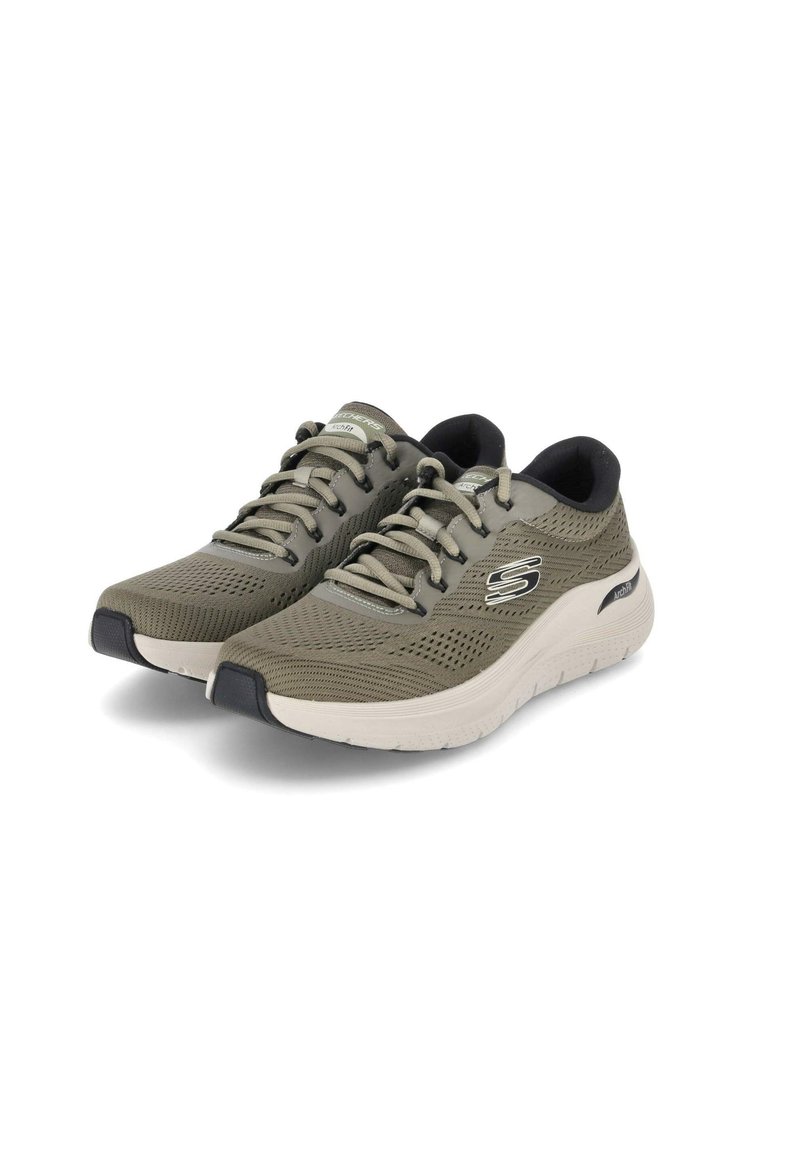 Scarpe da corsa in rete verde oliva con suola ammortizzata, caratterizzate da un design strutturato, punta rinforzata e dettagli neutri.