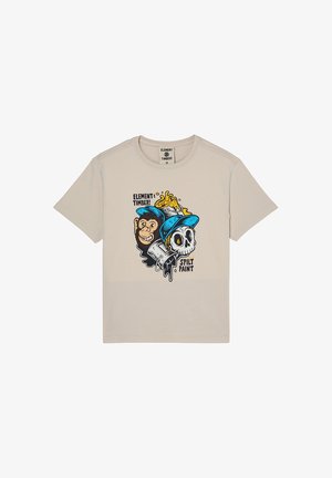 Beige T-shirt met een kleurrijke afbeelding van een glimlachende aap en een schedel met blauwe petten, met gemorste gele en zwarte verf.