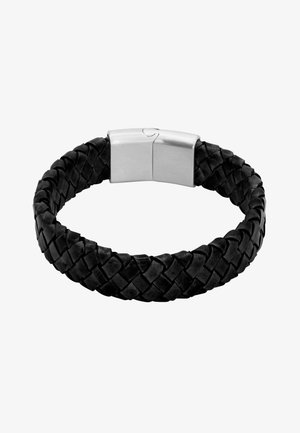 Schwarzes geflochtenes Lederarmband mit einem silberfarbenen Verschluss. Das Design hat eine strukturierte Oberfläche mit einem flachen, glatten Finish am Verschluss.