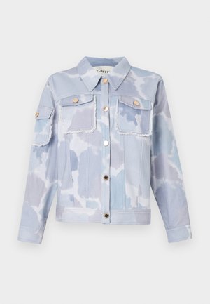Jachetă din denim de un albastru deschis, cu un model de nori, două buzunare frontale, nasturi de culoare aurie și detalii cu tiv sfâșiat. Mâneci lungi cu mănuși cu nasturi.