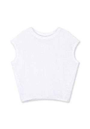 Top corto bianco senza maniche in maglia con scollo rotondo e tessuto leggermente lavorato, steso su uno sfondo bianco.