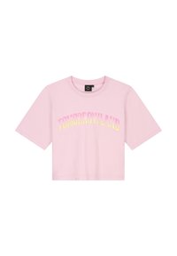 Rode cropped t-shirt van katoen, met korte mouwen en "TOMORROWLAND" afgebeeld in een gele naar roze verloop op de voorkant.