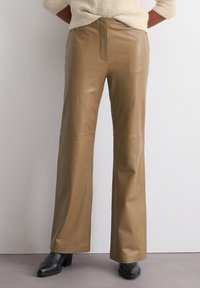 Marc O'Polo HIGH WAISTED STRAIGHT FIT BELT LOOPS - Leren broek - melted nougat