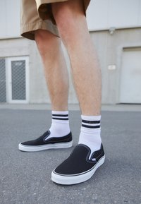 CLASSIC SLIP-ON - Belebújós cipők - black