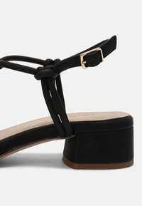 s.Oliver Sandales - black