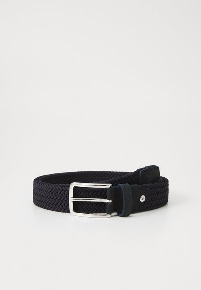 Curea împletită de culoare bleumarin cu o cataramă metalică argintie, dotată cu accente de piele întoarsă. Curea are un finisaj texturat și un design elegant, flexibil.