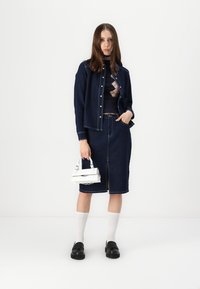 JDY JDYBELLA SHIRT - Pogājama blūze - dark blue denim