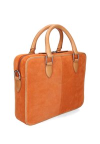 Sac à main en suede orange avec poignées en cuir tan, fermeture à double zip et accents en métal argenté. Forme rectangulaire avec une texture douce.