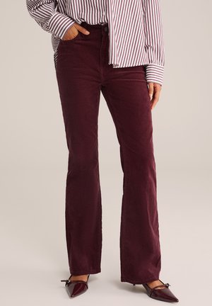 Bootcut piegriezuma džinsi - aubergine