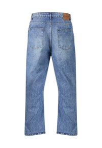 Kék egyenes szárú farmer magas derékkal és két hátsó zsebbel, finom kifakulással és barna márkajelzéses címkével a derékrészen.