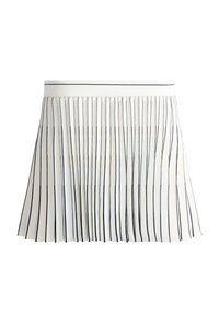 Jupe plissée blanche avec de fines rayures verticales noires et une ceinture blanche unie.