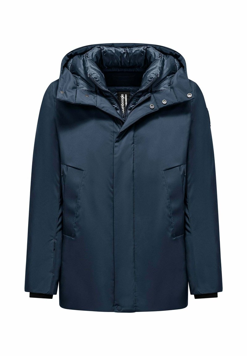 Cappotto imbottito blu navy con cappuccio, dotato di chiusura con zip frontale e bottoni a pressione, e due tasche laterali. Tessuto liscio e design isolato.