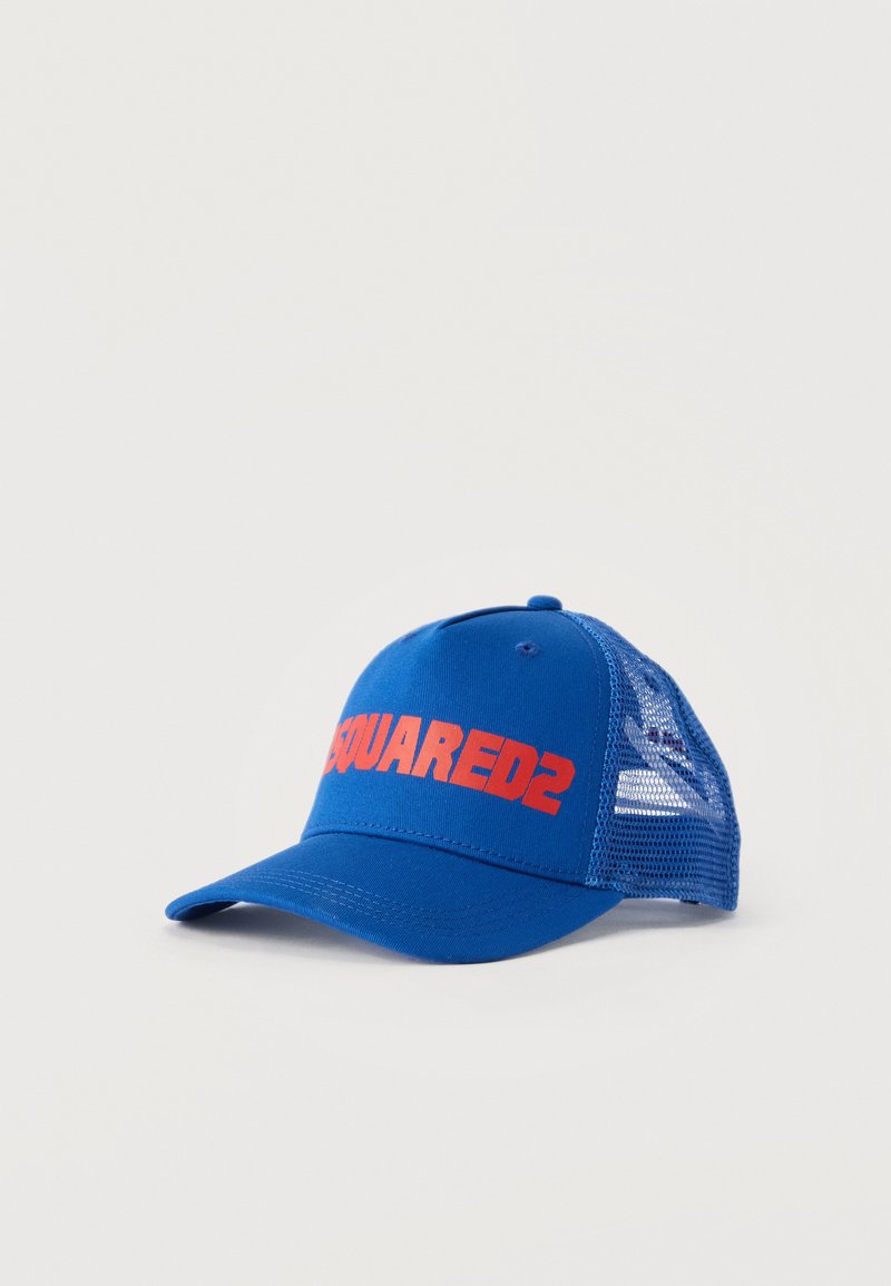 Μπλε καπέλο μπέιζμπολ από δίχτυ με καμπυλωτό γείσο και κόκκινο κείμενο "SQUARED2" στο μπροστινό πάνελ, σε απλό ανοιχτό φόντο.