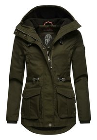 Parka verde con cappuccio, chiusura con zip, due tasche frontali e cordini in vita. Foderata in pile nero per un maggiore calore.