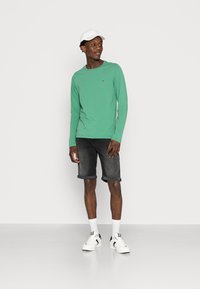 Tommy Hilfiger SLIM FIT LONG SLEEVE TEE - Camisola de manga comprida - central green