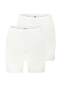 Weiße Baumwollmischung-Shorts mit Spitzensaum am Hem. Weicher Stoff, mittellange Beine bis zur Oberschenkelmitte und ein elastischer Bund für zusätzlichen Komfort.