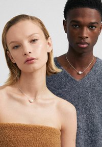 Pilgrim TRUST PEARL - Grandinėlė - silver plated